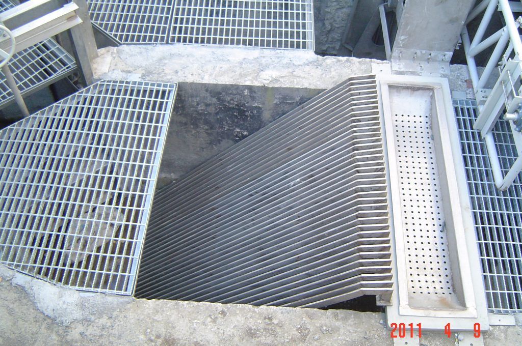 آشغالگیر آب