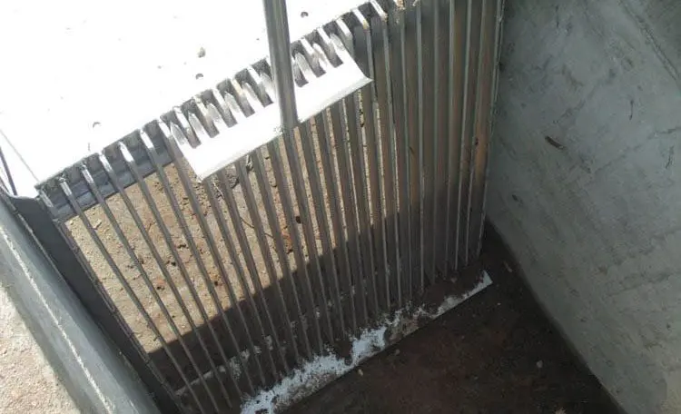 آشغالگیرآب